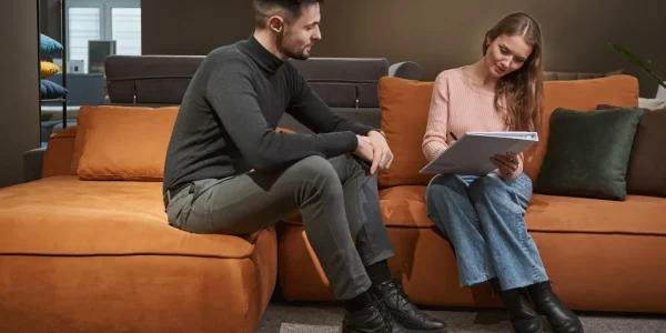 Concentrated furniture buyer setting signature to document